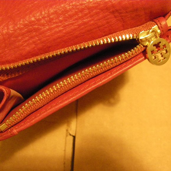 Tory Burch Amanda Bi-Fold Wallet Fuchsia Pink Leather Large Logo Pre-Owned - Picture 4 of 5